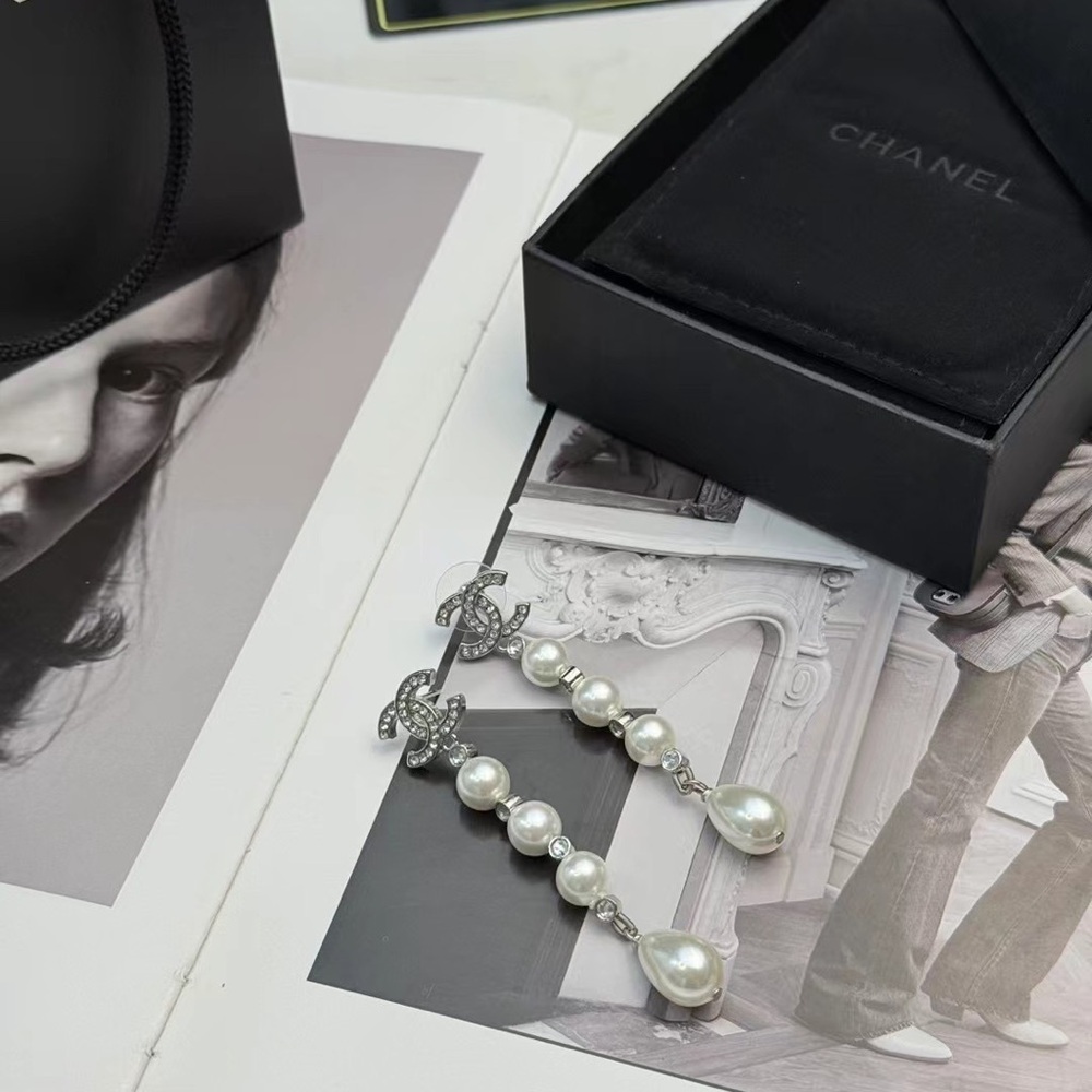 Chanel classic pearl drop earrings - Picture 6 of 7